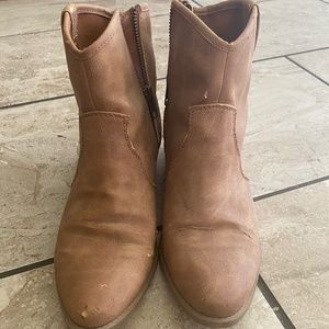American Eagle boots